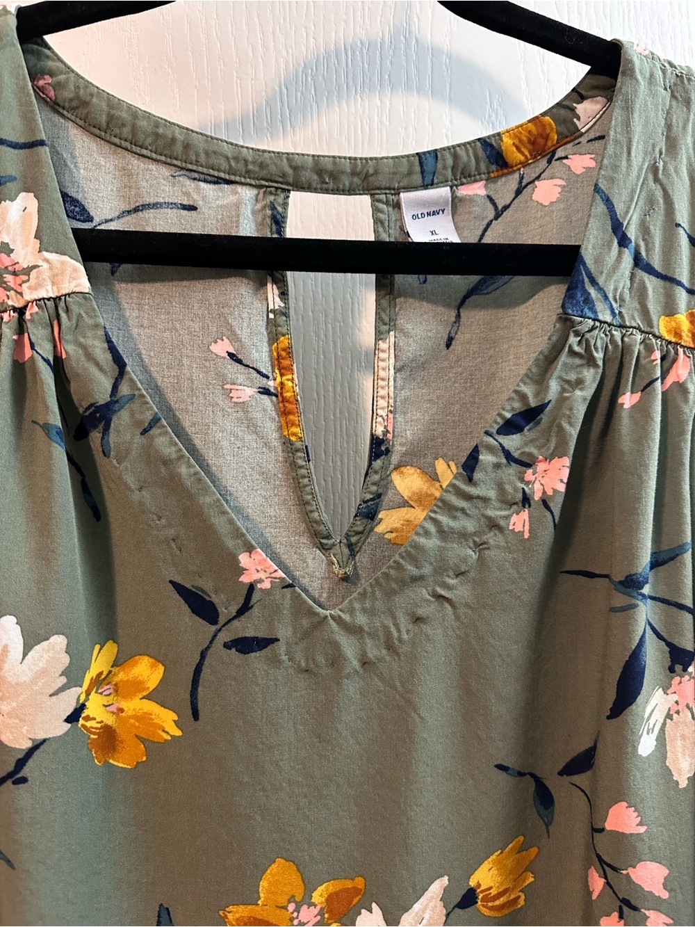 Old Navy Olive Green Floral Sleeveless Keyhole Cami - Picture 4 of 7